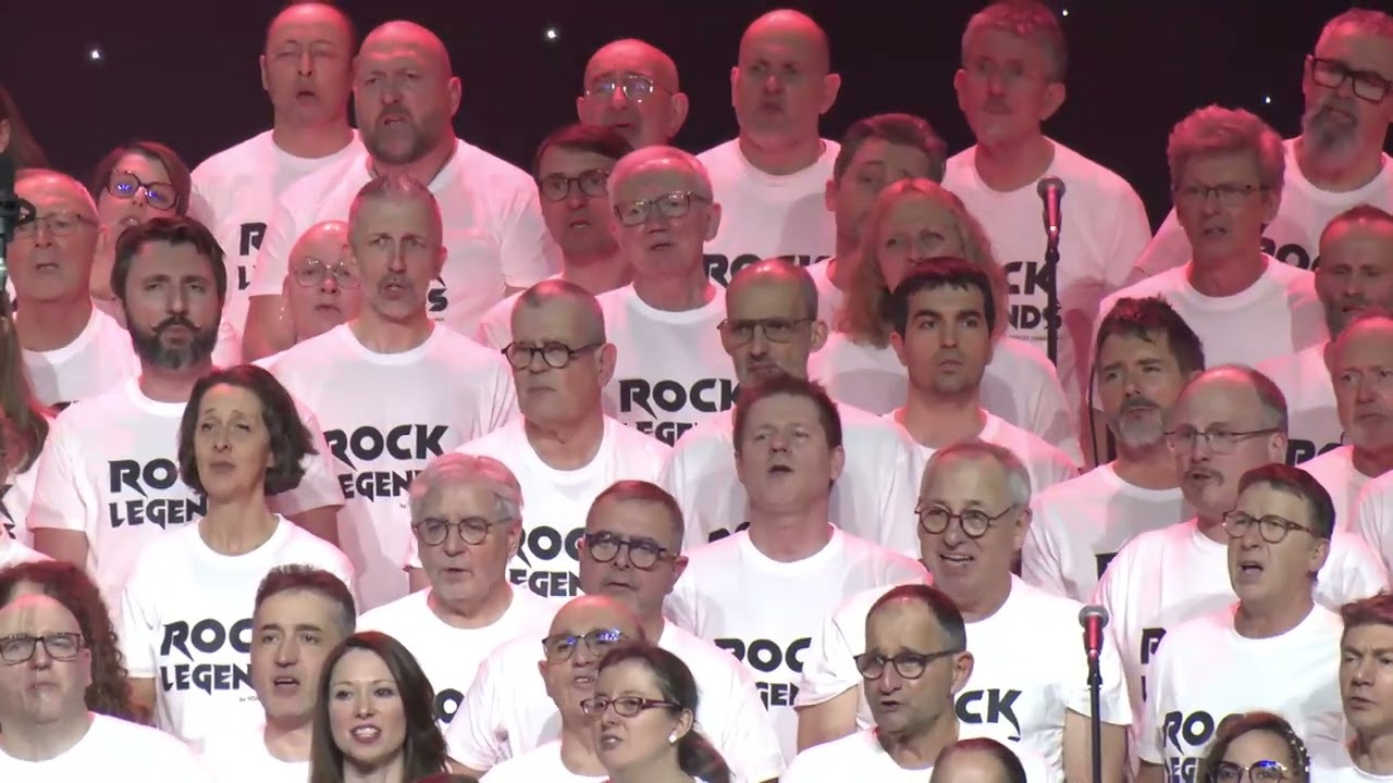 VIVRE POUR LE MEILLEUR - 600 choristes chantent JOHNNY