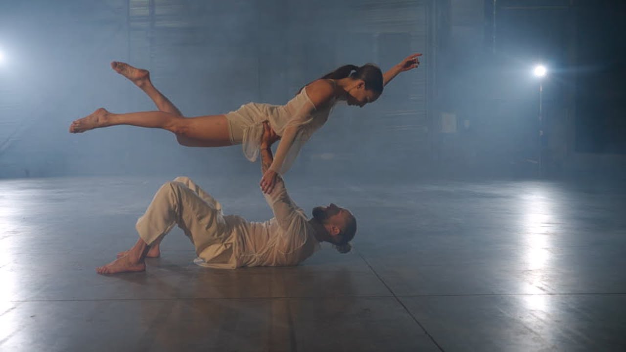 Typh Barrow - Close To Me (clip officiel)